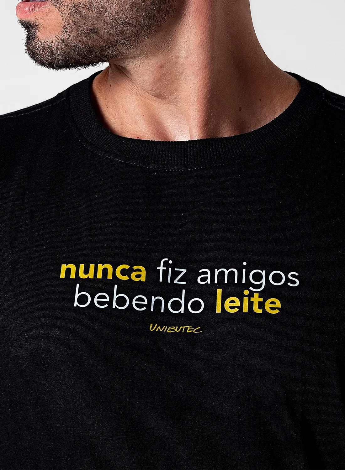 Camiseta Frase Nunca Fiz Amigos Bebendo Leite Unibutec
