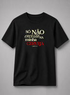 Kit Casal Só Não Encosta Na Minha Cerveja • Baby Look + Camiseta + Embalagem de Presente