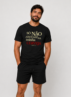 Kit Casal Só Não Encosta Na Minha Cerveja • Baby Look + Camiseta + Embalagem de Presente